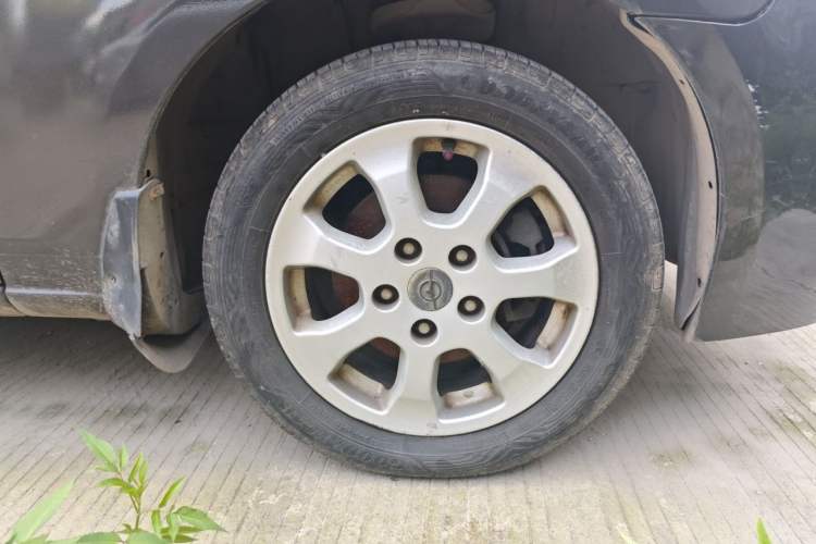 Used Haima Puxima 2010 1.6L Manual 5-Seater Comfort Trim Right Front Wheel Hub