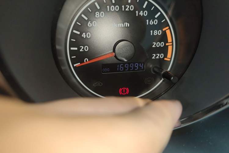 Used Haima Puxima 2010 1.6L Manual 7-Seater Luxury Odometer Close Up