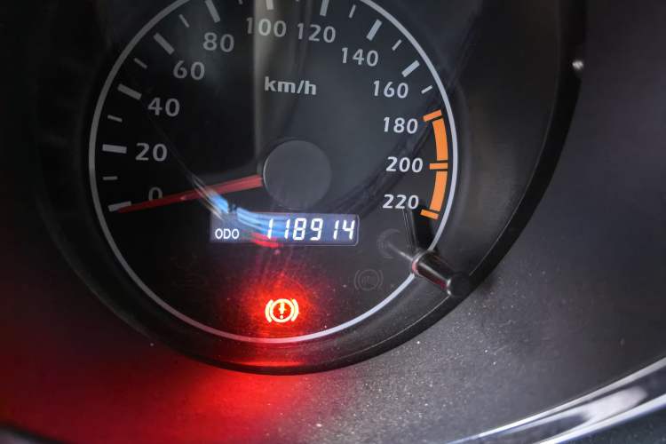 Used Haima Puxima 2010 1.8L Automatic 7-Seater Luxury Odometer Close Up