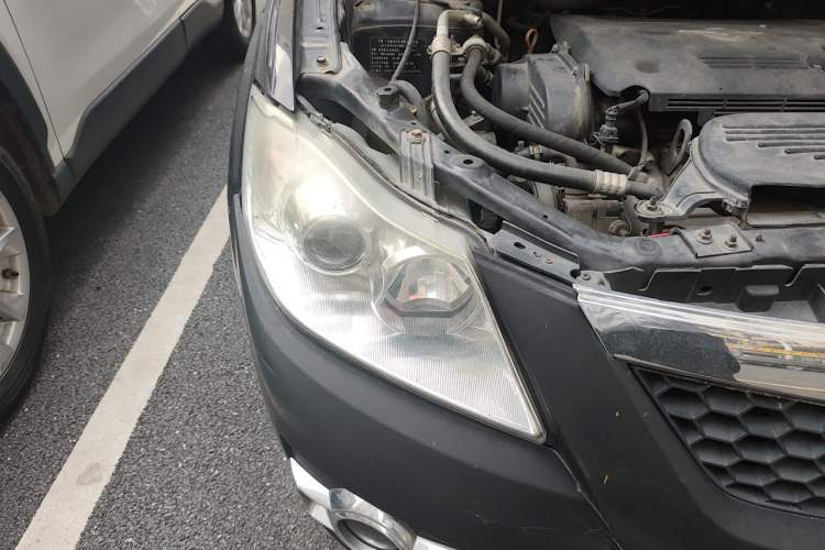 Used Haima Puxima 2010 1.6L Manual 7-Seater Luxury Right Front Headlight