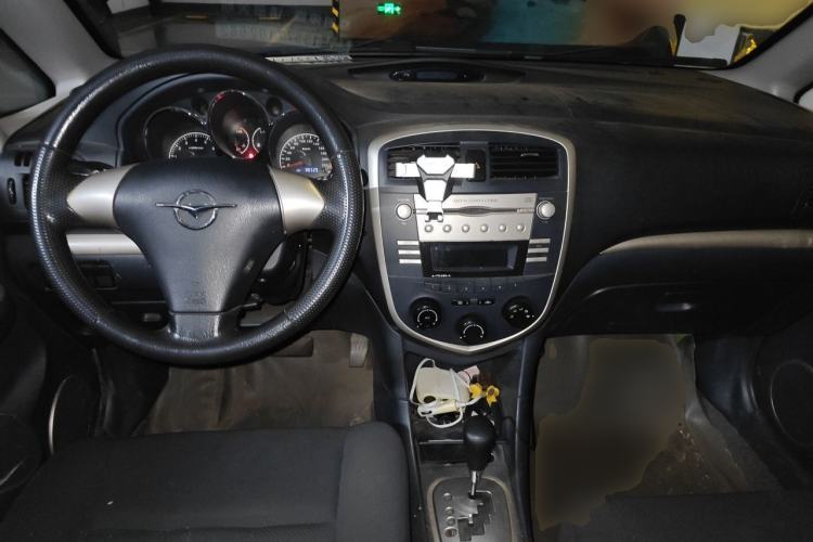 Used Haima Puxima 2010 1.6L Automatic 5-Seater Comfort Trim Center Console
