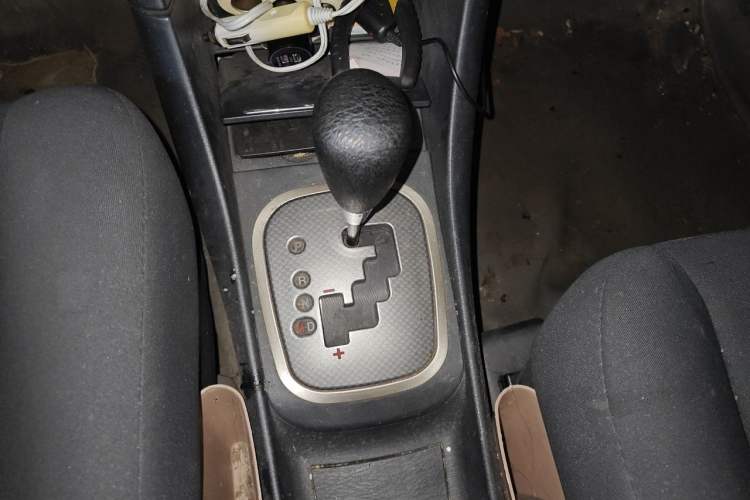 Used Haima Puxima 2010 1.6L Automatic 5-Seater Comfort Trim Gear Lever