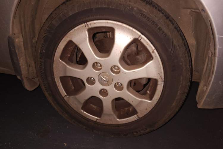 Used Haima Puxima 2010 1.6L Automatic 5-Seater Comfort Trim Right Front Wheel Hub