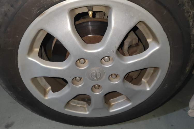 Used Haima Puxima 2010 1.6L Manual 5-Seater Comfort Trim Right Front Wheel Hub