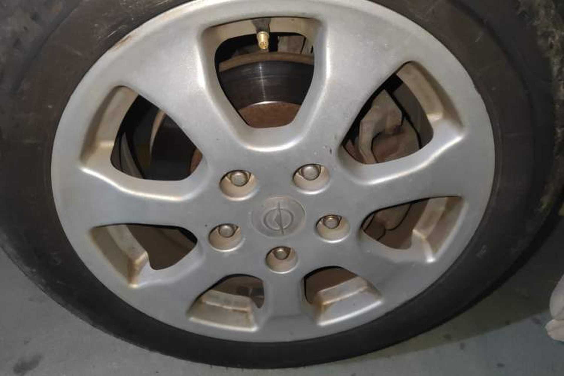Used Haima Puxima 2010 1.6L Manual 5-Seater Comfort Trim Right Front Wheel Hub
