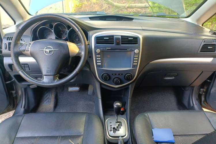 Used Haima Puxima 2012 1.8L Automatic 7-Seater Deluxe Edition Center Console