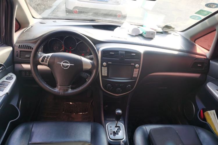 Used Haima Puxima 2012 1.8L Automatic 7-Seater Deluxe Edition Center Console