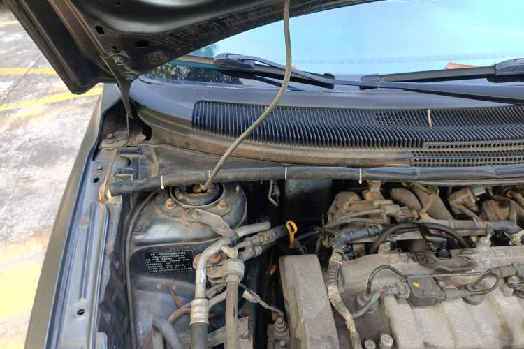 Used Haima Puxima 2012 1.8L Automatic 7-Seater Deluxe Edition Engine Bay Right