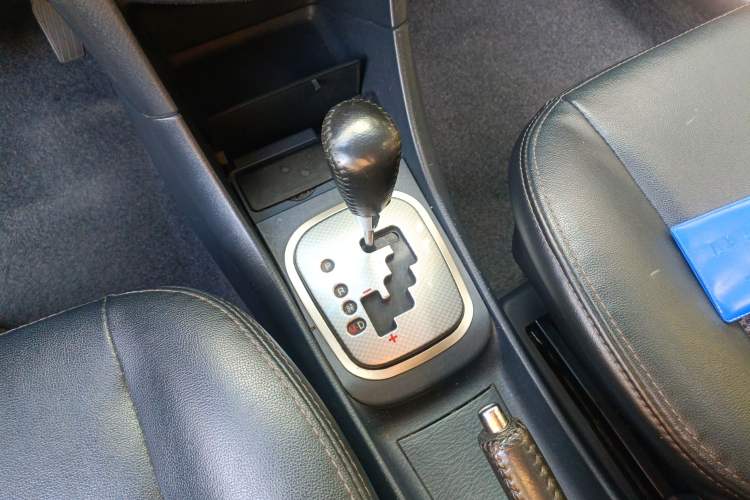 Used Haima Puxima 2012 1.8L Automatic 7-Seater Deluxe Edition Gear Lever