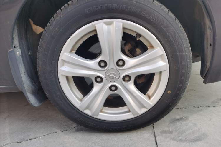 Used Haima Puxima 2012 1.8L Automatic 7-Seater Deluxe Edition Right Front Wheel Hub
