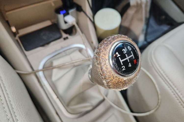 Used Haima Puxima 2012 1.6L Manual 7-Seater Creative Edition Gear Lever