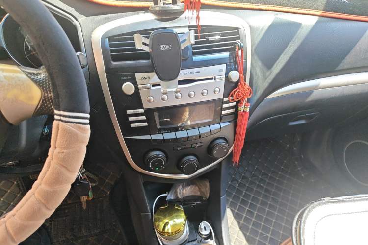 Used Haima Puxima 2012 1.8L Manual 7-Seater Creative Edition Audio And AC Panel