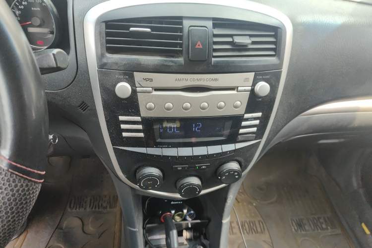 Used Haima Puxima 2012 1.8L Manual 7-Seater Creative Edition Audio And AC Panel