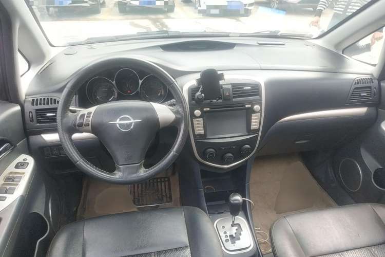 Used Haima Puxima 2012 1.8L Automatic 7-Seater Deluxe Edition Center Console