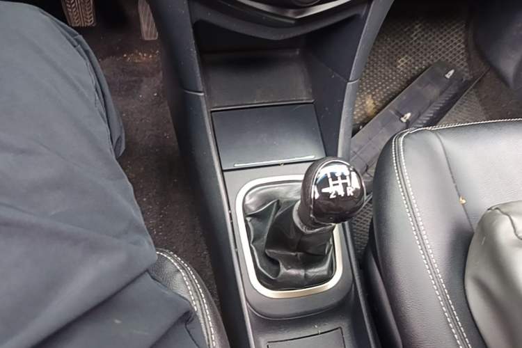 Used Haima Puxima 2012 1.6L Manual 7-Seater Adventure Edition Gear Lever