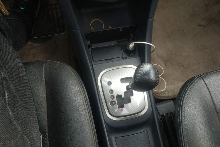 Used Haima Puxima 2012 1.8L Automatic 7-Seater Deluxe Edition Gear Lever