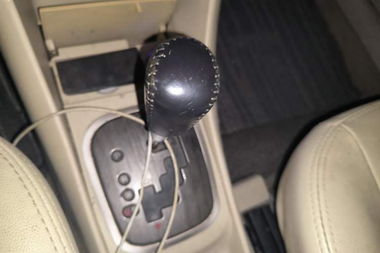Used Haima Puxima 2012 1.8L Automatic 7-Seater Deluxe Edition Gear Lever