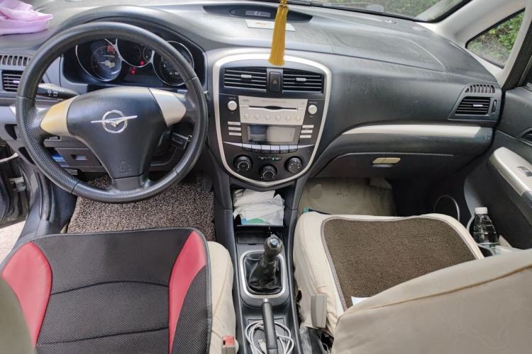 Used Haima Puxima 2012 1.8L Manual 7-Seater Creative Edition Center Console