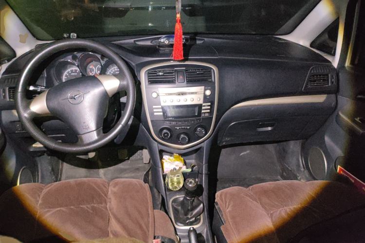 Used Haima Puxima 2012 1.8L Manual 7-Seater Creative Edition Center Console