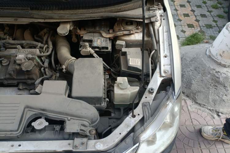 Used Haima Puxima 2012 1.8L Manual 7-Seater Creative Edition Engine Bay Left