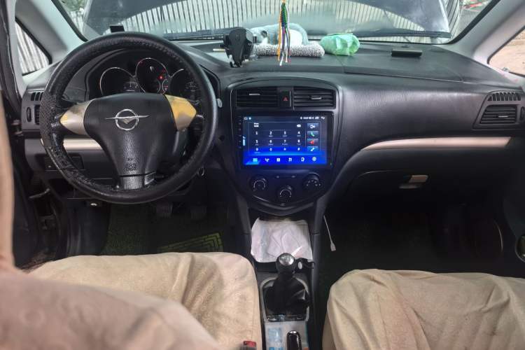 Used Haima Puxima 2012 1.8L Manual 7-Seater Creative Edition Center Console