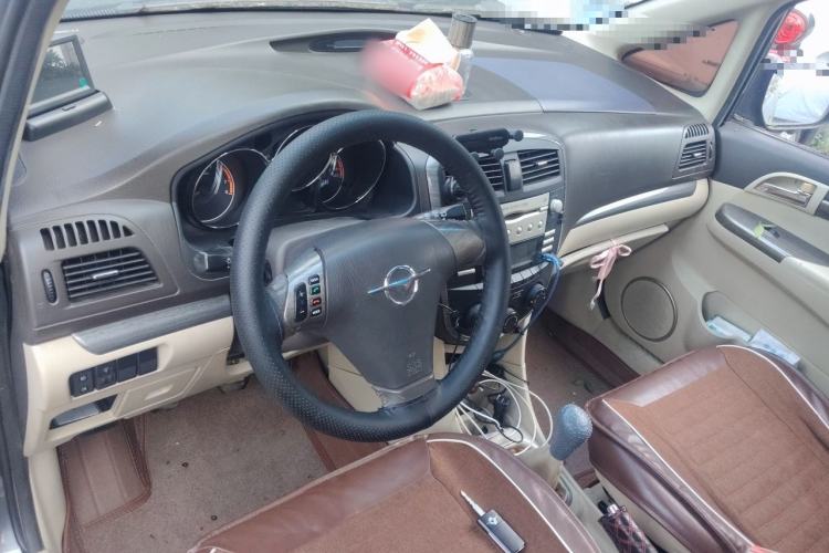 Used Haima Puxima 2013 1.6L Manual 7-Seater Adventure Edition Center Console