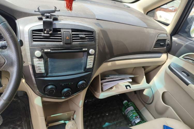 Used Haima Puxima 2013 1.8L Automatic 7-Seater Deluxe Edition Audio And AC Panel
