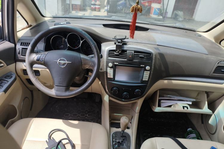 Used Haima Puxima 2013 1.8L Automatic 7-Seater Deluxe Edition Center Console