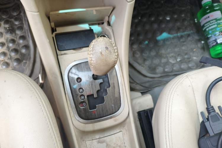 Used Haima Puxima 2013 1.8L Automatic 7-Seater Deluxe Edition Gear Lever
