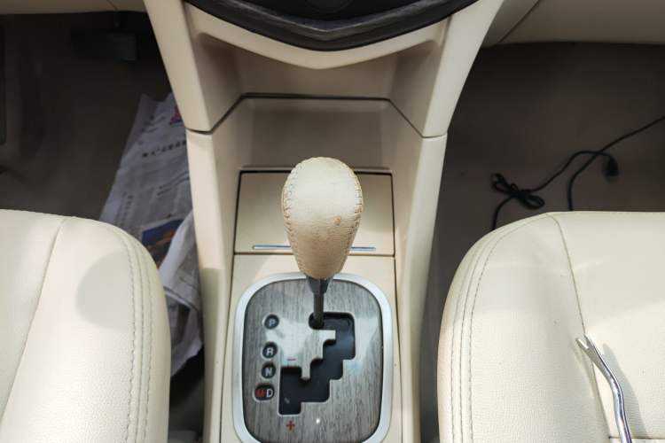 Used Haima Puxima 2013 1.8L Automatic 7-Seater Deluxe Edition Gear Lever