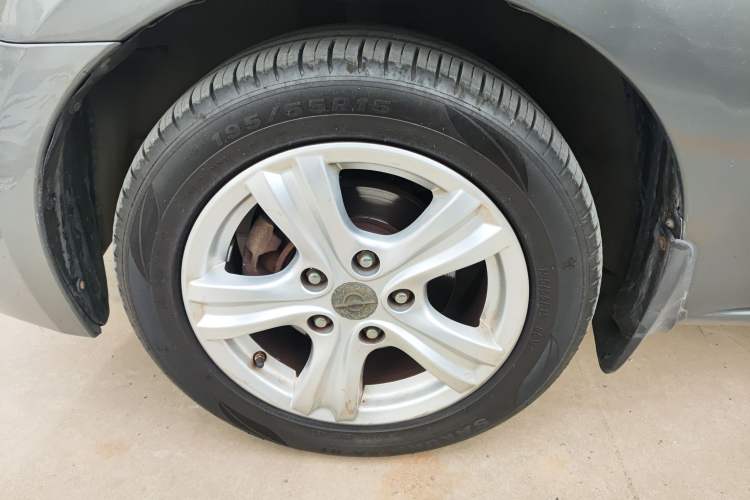 Used Haima Puxima 2013 1.8L Automatic 7-Seater Deluxe Edition Left Front Wheel Hub