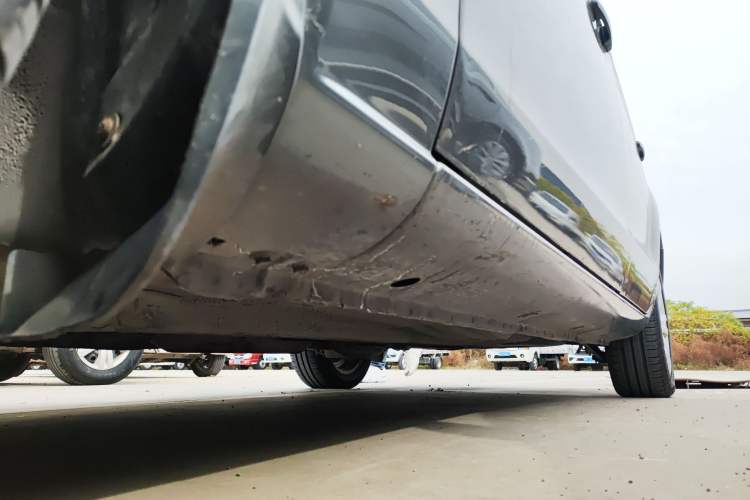 Used Haima Puxima 2013 1.8L Automatic 7-Seater Deluxe Edition Left Side Sill