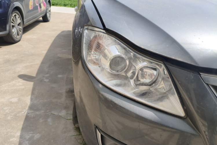 Used Haima Puxima 2013 1.8L Automatic 7-Seater Deluxe Edition Right Front Headlight