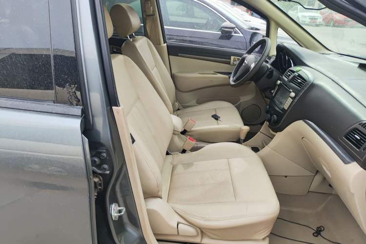 Used Haima Puxima 2013 1.8L Automatic 7-Seater Deluxe Edition Right Front Seat