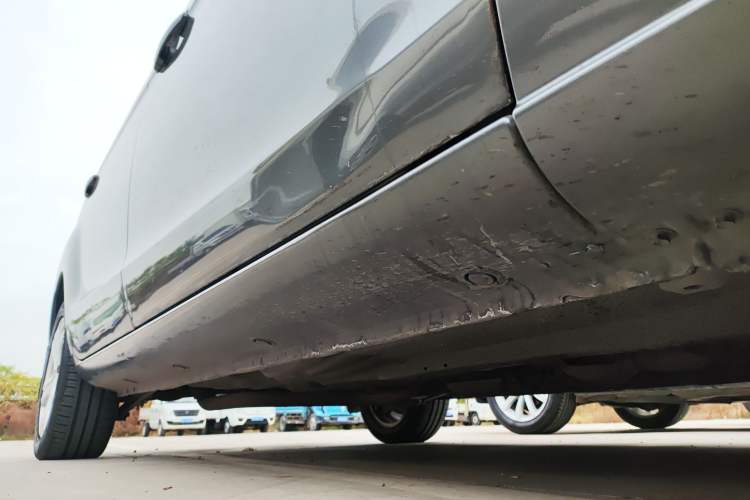 Used Haima Puxima 2013 1.8L Automatic 7-Seater Deluxe Edition Right Side Sill