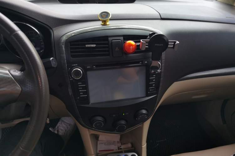 Used Haima Puxima 2013 1.6L Manual 7-Seater Creative Edition Audio And AC Panel