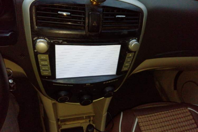 Used Haima Puxima 2013 1.6L Automatic 7-Seater Enjoyment Edition Audio And AC Panel