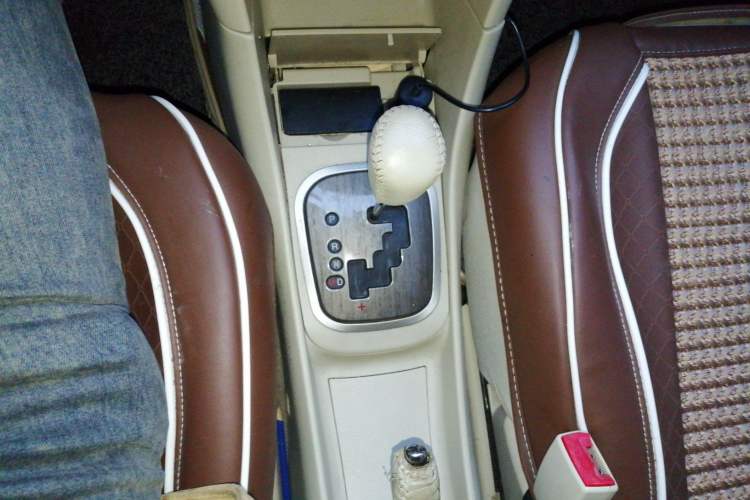 Used Haima Puxima 2013 1.6L Automatic 7-Seater Enjoyment Edition Gear Lever