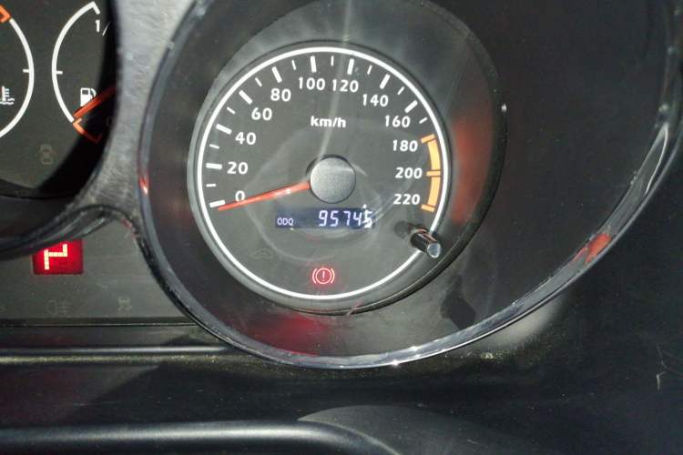 Used Haima Puxima 2013 1.6L Automatic 7-Seater Enjoyment Edition Odometer Close Up