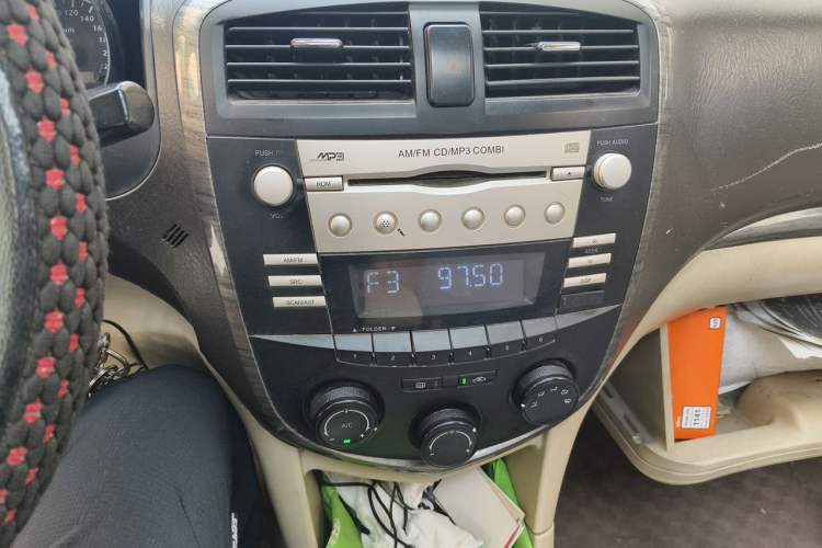 Used Haima Puxima 2013 1.6L Manual 7-Seater Adventure Edition Audio And AC Panel