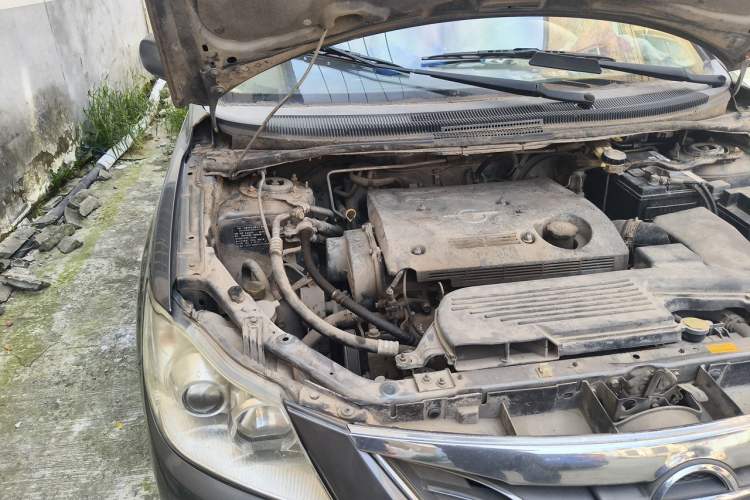 Used Haima Puxima 2013 1.6L Manual 7-Seater Adventure Edition Engine Bay Right