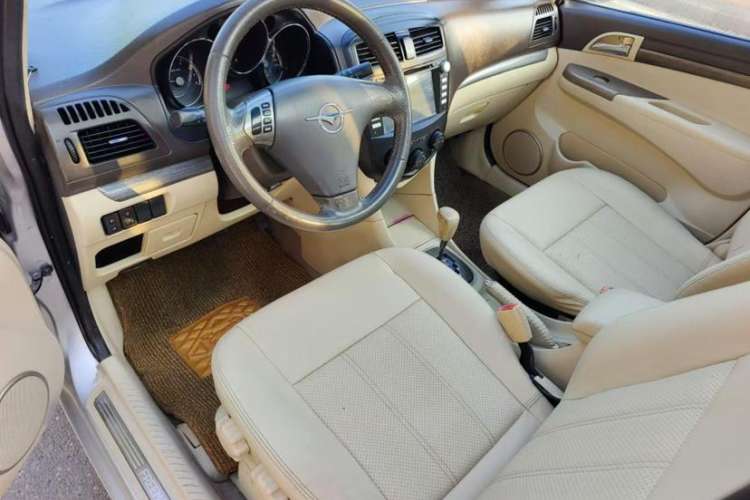 Used Haima Puxima 2013 1.8L Automatic 7-Seater Deluxe Edition Interior 4