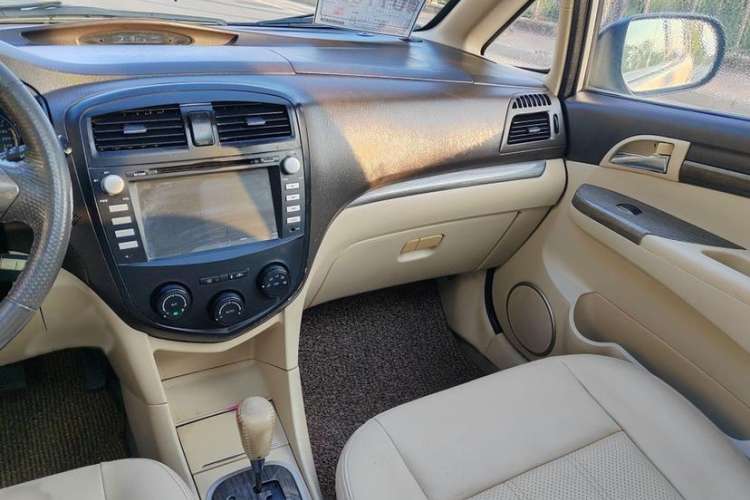 Used Haima Puxima 2013 1.8L Automatic 7-Seater Deluxe Edition Interior 7