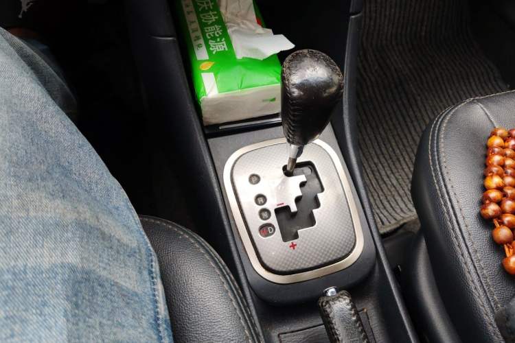 Used Haima Puxima 2014 1.8L Automatic 7-Seater Deluxe Edition Gear Lever
