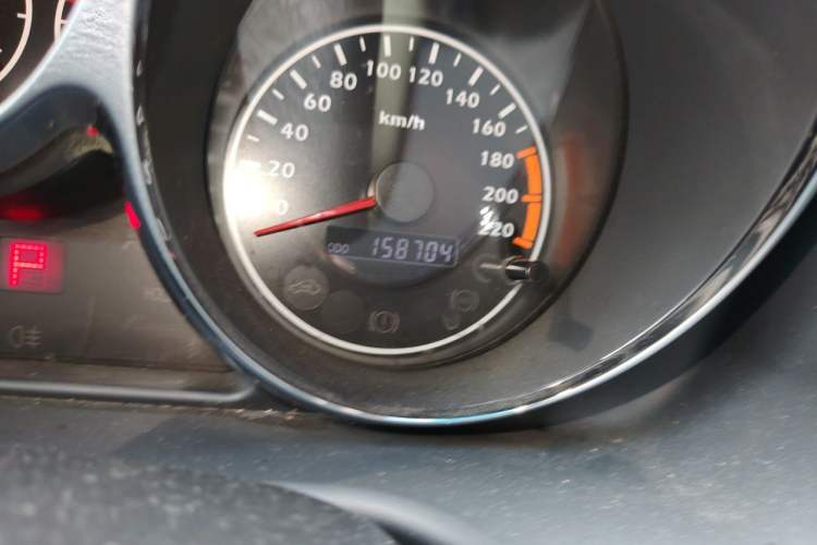 Used Haima Puxima 2014 1.8L Automatic 7-Seater Deluxe Edition Odometer Close Up