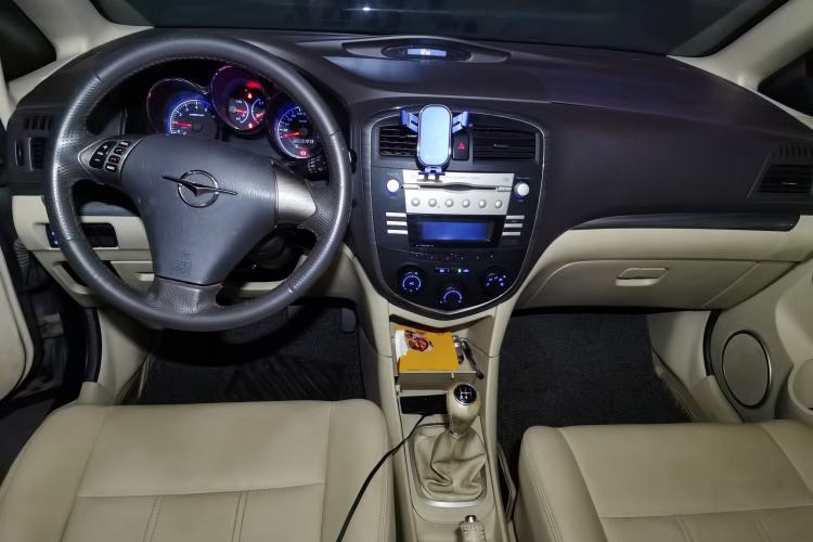 Used Haima Puxima 2014 1.6L Manual 7-Seater Creative Edition Center Console