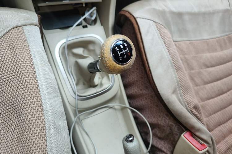 Used Haima Puxima 2014 1.6L Manual 7-Seater Creative Edition Gear Lever