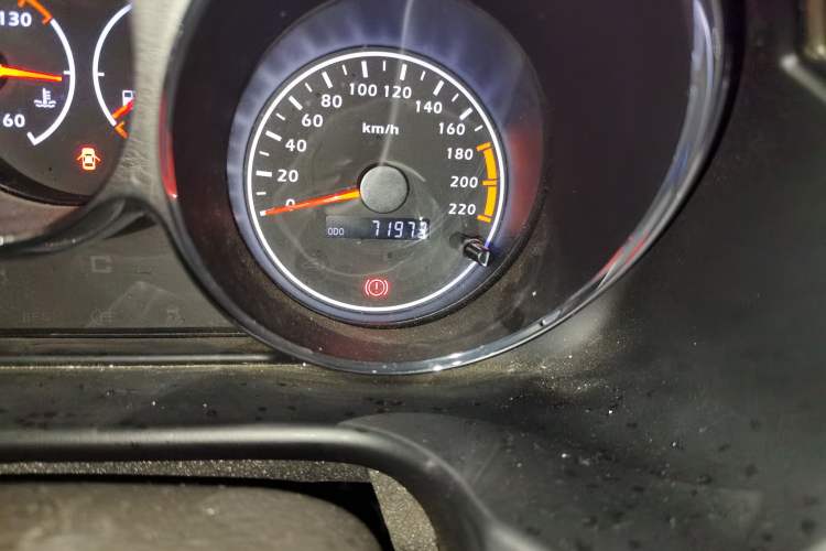 Used Haima Puxima 2014 1.6L Manual 7-Seater Creative Edition Odometer Close Up