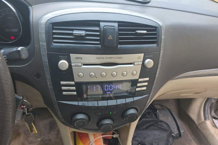 Used Haima Puxima 2014 1.6L Manual 7-Seater Creative Edition Audio And AC Panel
