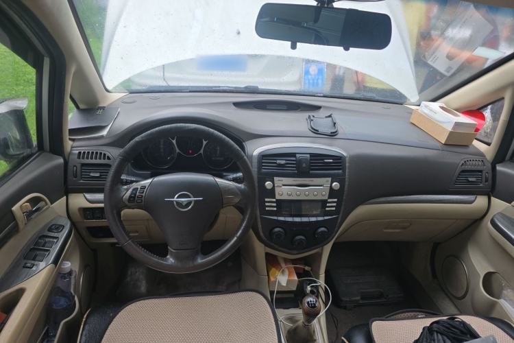 Used Haima Puxima 2014 1.6L Manual 7-Seater Creative Edition Center Console